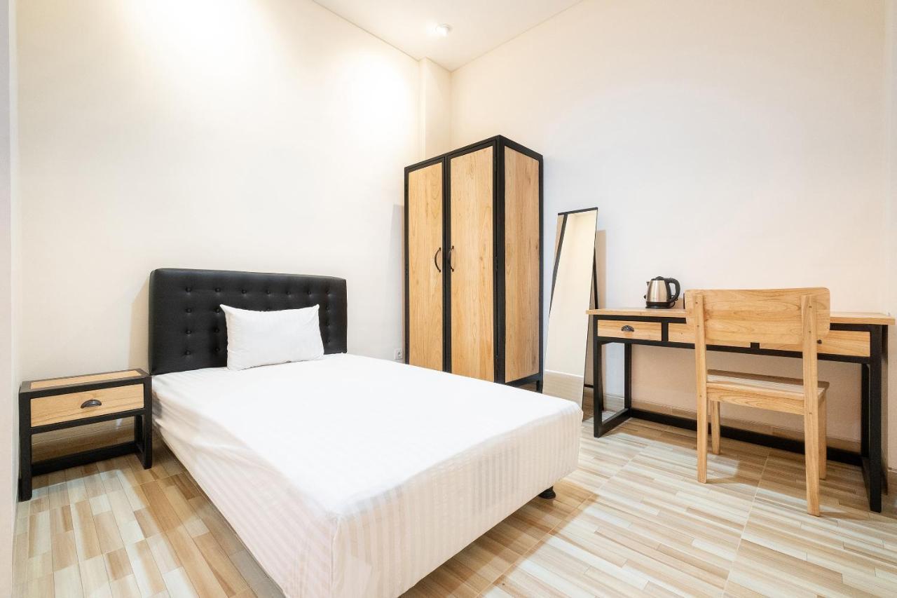 Готель Oyo Life 2801 Sari Panguripan Kejayan Екстер'єр фото